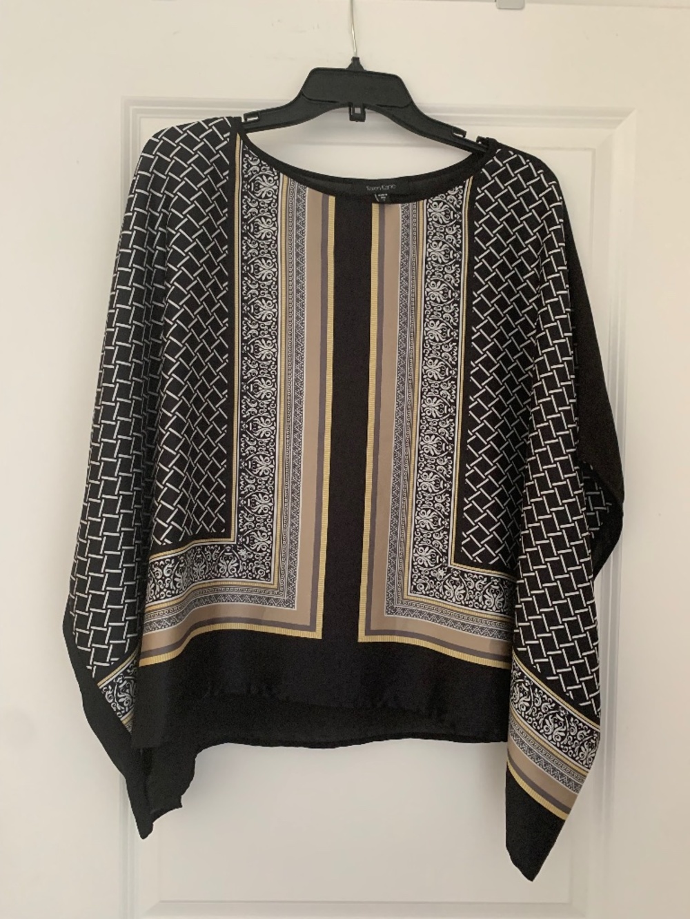 Karen Kane Women's S Scarf Print Batwing Poncho Blouse Top Black Tan Gold